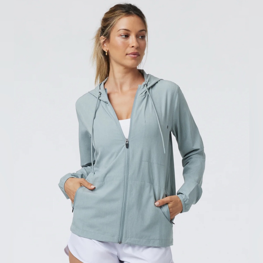 Vuori Womens Outdoor Trainer Shell SMALL in Vintage Pistachio linen txt. NWT